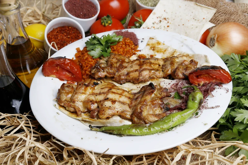 Frissen tálalt grillétel